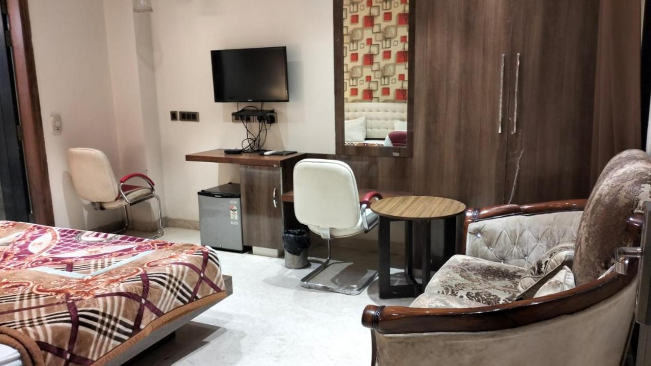 Leeway Hotel New Delhi Ngoại thất bức ảnh